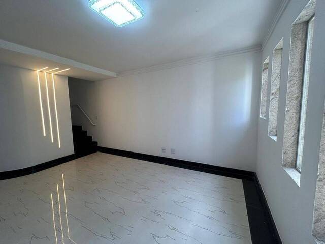 Sobrado para Venda em Praia Grande - 4