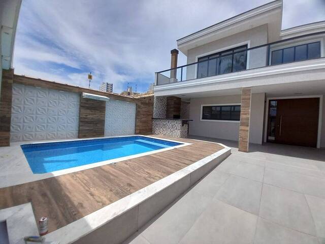 #6768 - Sobrado para Venda em Praia Grande - SP